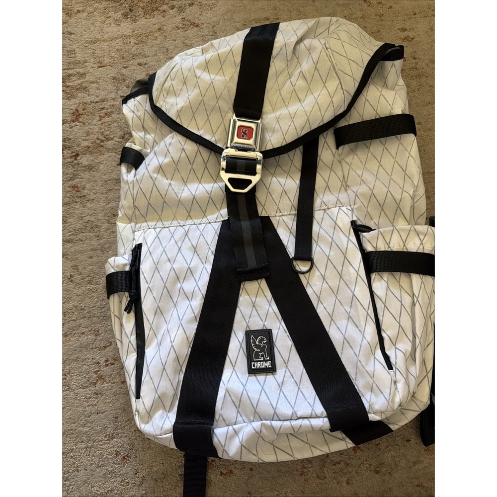 CHROME                    TENSILE RUCKPACK white